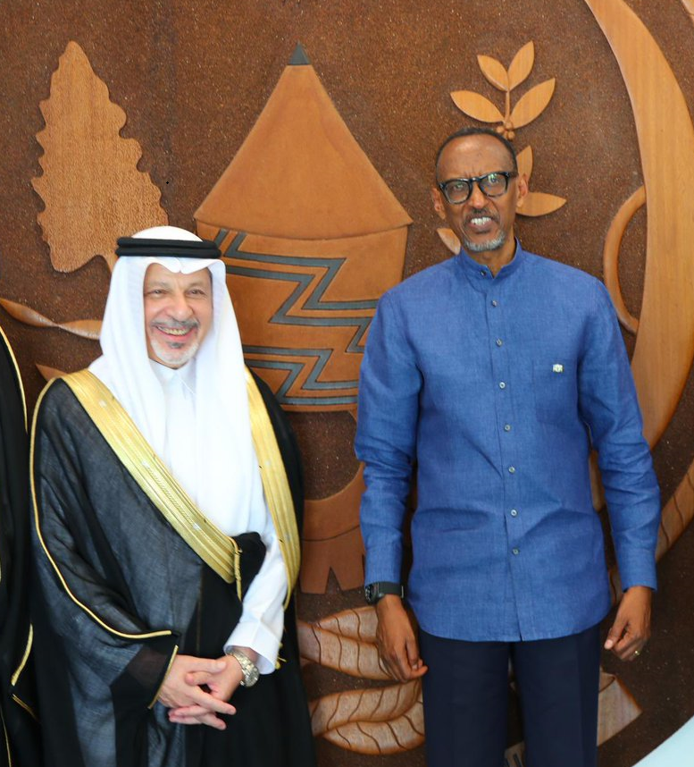 دیدار احمد قطان؛ وزیر امور آفریقای سعودی با پل کاگامه؛ رئیس جمهور روآندا